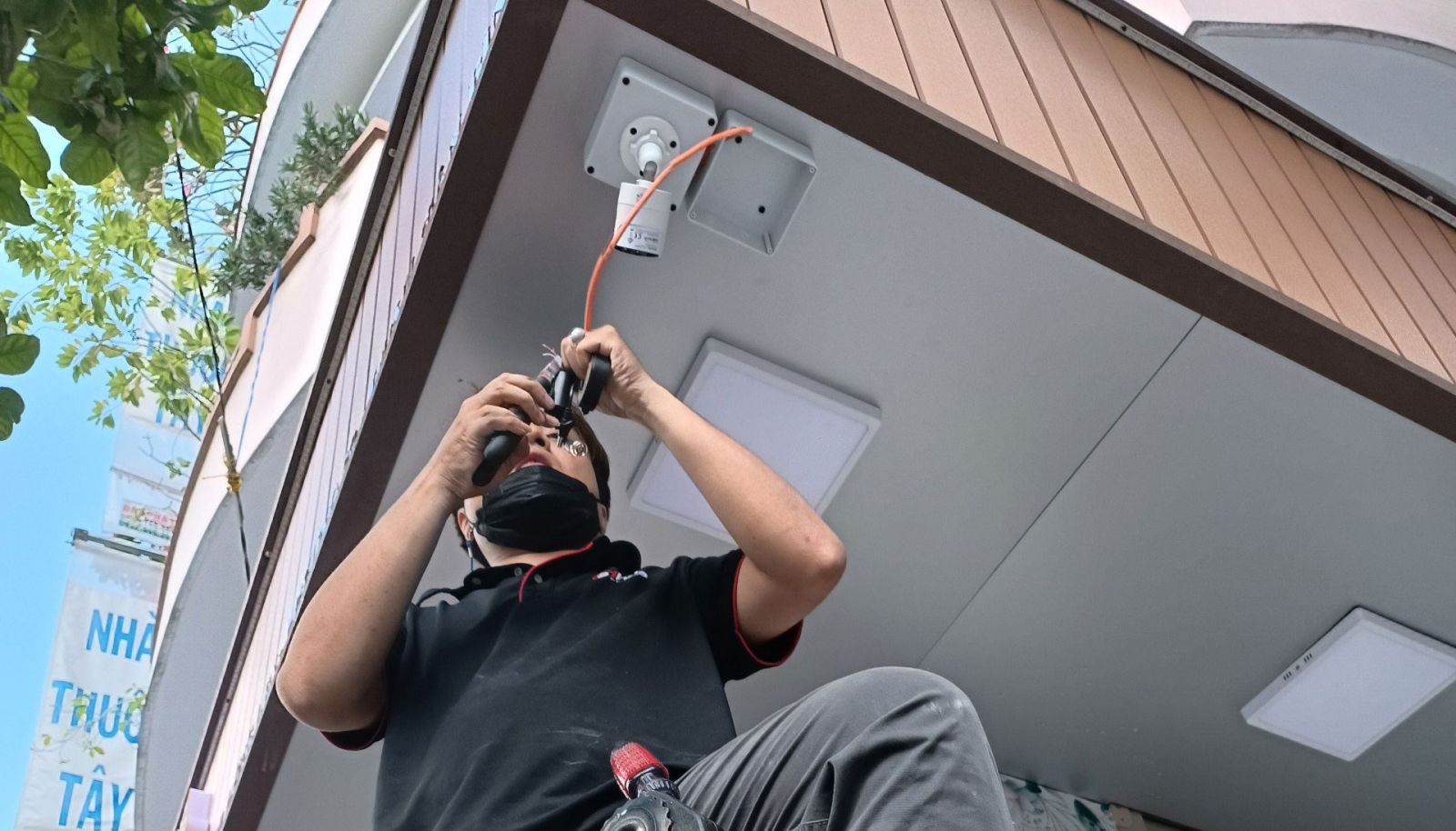 Hình ảnh CNS Camera triển khai lắp camera cửa hàng.