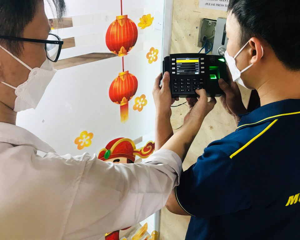 Lắp Đặt Máy Chấm Công TPHCM, Bình Dương| Giao Hàng Lắp Đặt Tận Nơi - Giá Tốt