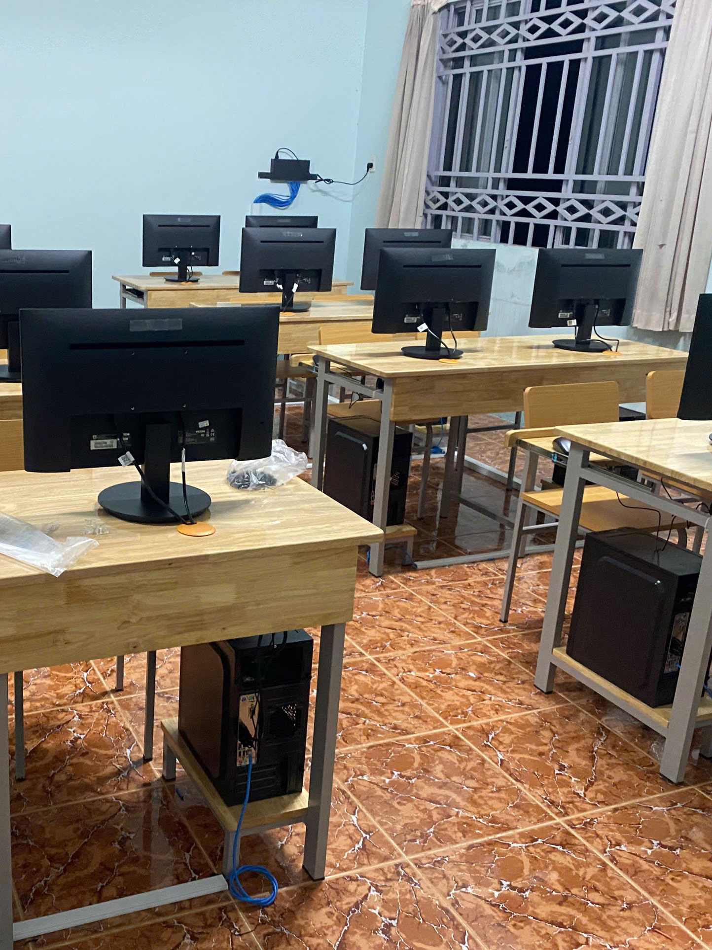 Bàn giao 50 bộ máy tính cho trường THCS Gia Bình tỉnh Tây Ninh